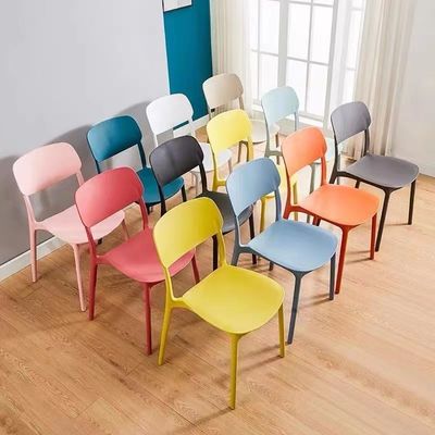 Beli Furnitur Makan Hotel Kursi yang dapat ditumpuk Warna khusus Desain Nordik untuk ruang makan modern pembuatan online